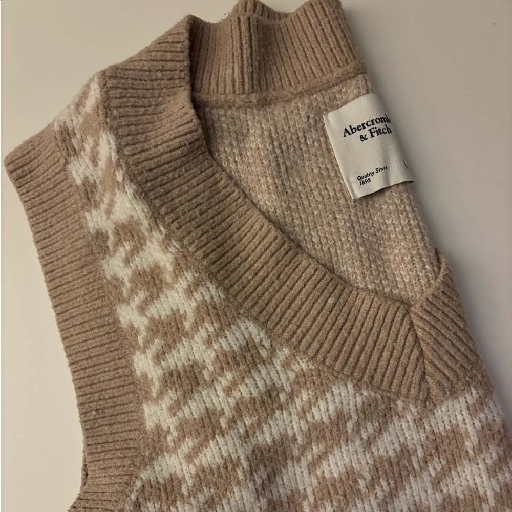 Abercrombie Houndstooth Sweatervest
